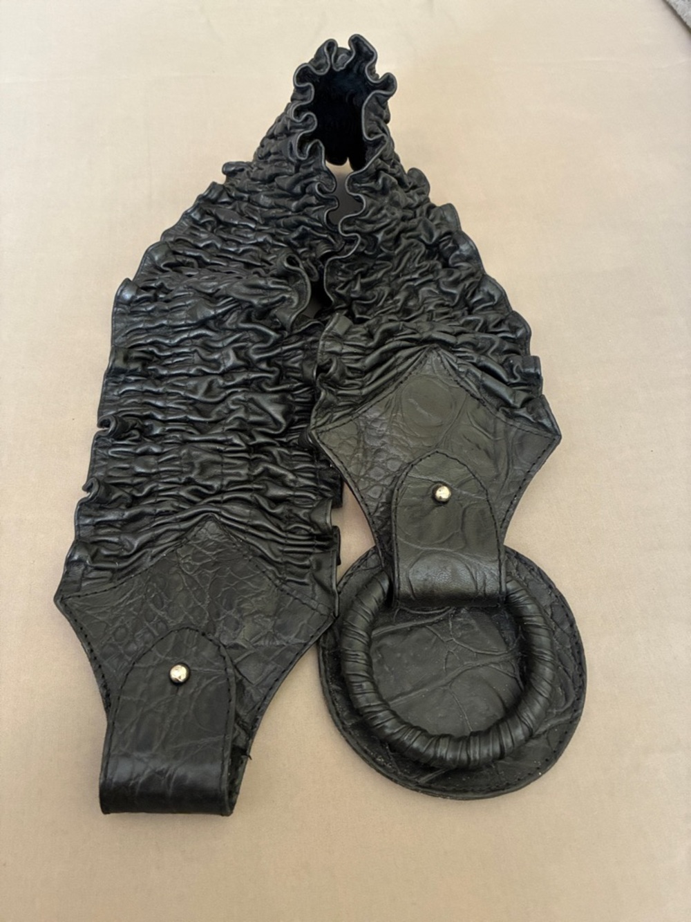 🌟 Vintage Black Ruffled Tequila Leather Waist Belt with Ring Detail